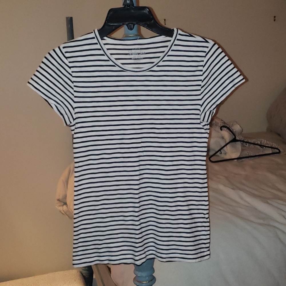 LAST DAY Black and white stripped t-shirt